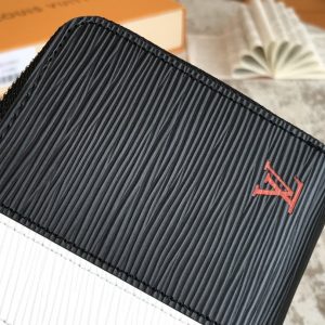 LOUIS VUITTON ZIPPY WALLET - Image 4