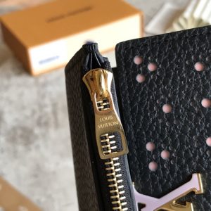 LOUIS VUITTON Taurillon Wallet - Image 6