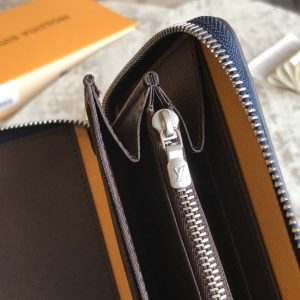 LOUIS VUITTON ZIPPY ORGANIZER WALLET - Image 3