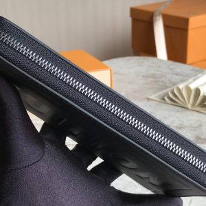 LOUIS VUITTON Wallet - Image 6