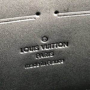 LOUIS VUITTON Wallet - Image 3