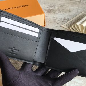LOUIS VUITTON Wallet - Image 5