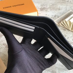 LOUIS VUITTON Wallet - Image 4