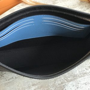 LOUIS VUITTON POCHETTE VOYAGE MM - Image 9