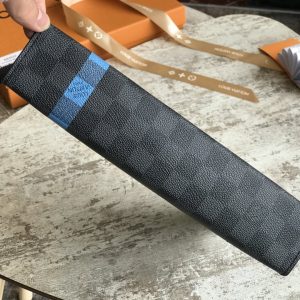 LOUIS VUITTON POCHETTE VOYAGE MM - Image 3