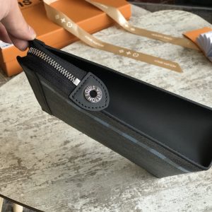 LOUIS VUITTON POCHETTE VOYAGE MM - Image 6