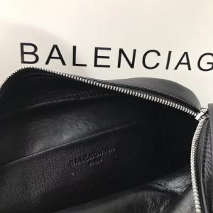 Balenciaga Camera bag - Image 3