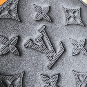 LOUIS VUITTON Wallet - Image 8