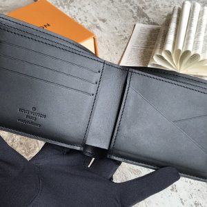 LOUIS VUITTON Wallet - Image 6