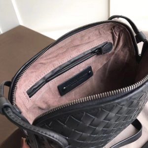 Bottega Veneta Shoulder Bag - Image 6