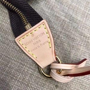 LOUIS VUITTON Mila Bag - Image 3