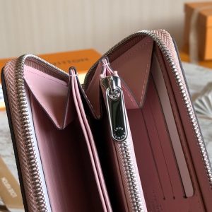 LOUIS VUITTON Zippy Wallet - Image 8