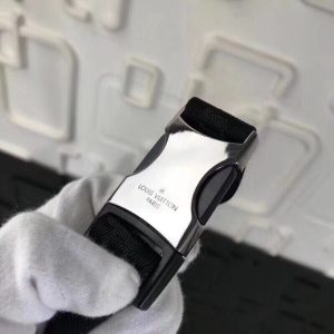 LOUIS VUITTON Bumbag Pocket - Image 5