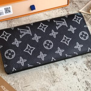 LOUIS VUITTON Wallet - Image 8