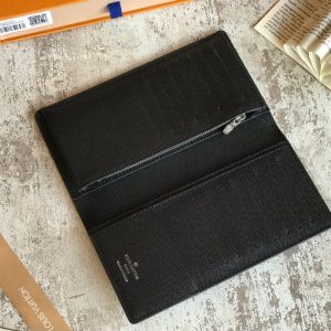 LOUIS VUITTON Wallet - Image 5