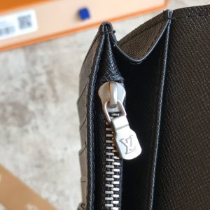 LOUIS VUITTON Wallet - Image 3