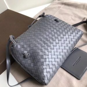 Bottega Veneta Shoulder Bag - Image 4