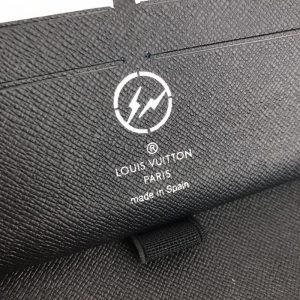 LOUIS VUITTON ZIPPY WALLET - Image 7