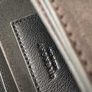 Givenchy GV3 - Image 4