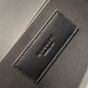 Givenchy GV3 - Image 3