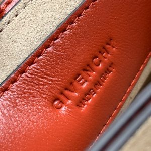 Givenchy GV3 - Image 4