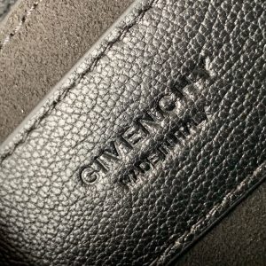 Givenchy GV3 - Image 3
