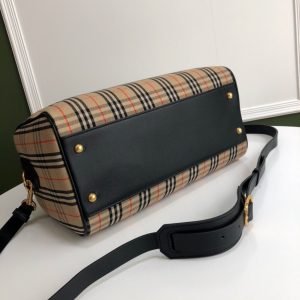 Burberry Pillow bag - Image 5