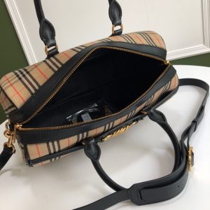 Burberry Pillow bag - Image 4