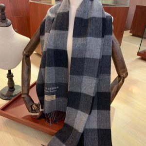 Burberry Scarf - Image 8