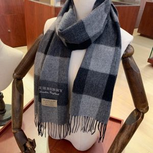 Burberry Scarf - Image 6