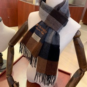 Burberry Scarf - Image 4