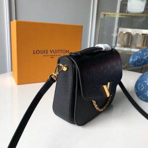 LOUIS VUITTON VERY  MESSENGER Bag - Image 9