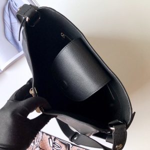 LOUIS VUITTON Very Hobo Bag - Image 3