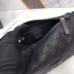 Gucci Shoulder Bags - Image 3