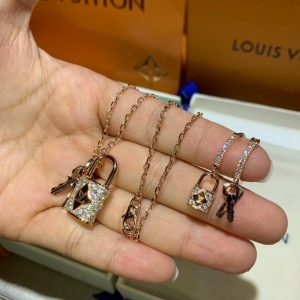 Louis Vuitton Necklace - Image 3