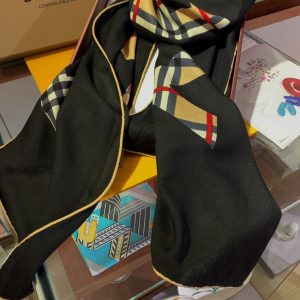 Burberry Scarf - Image 7