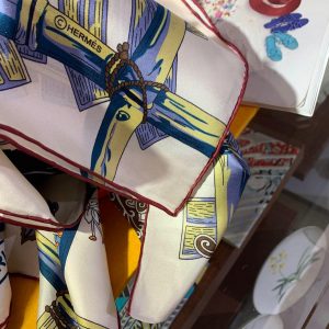Hermès Scarf - Image 5