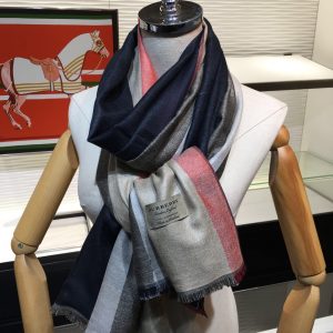 Burberry Scarf - Image 5