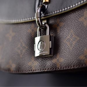 LOUIS VUITTON shoulder bag - Image 7