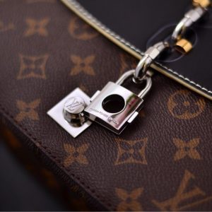 LOUIS VUITTON shoulder bag - Image 5