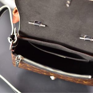 LOUIS VUITTON shoulder bag - Image 4