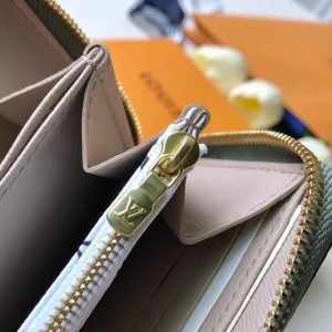 Louis Vuitton Zippy Wallet - Image 7