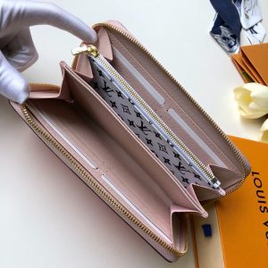 Louis Vuitton Zippy Wallet - Image 7