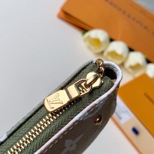 LOUIS VUITTON MICRO POCHETTE - Image 6