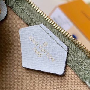 LOUIS VUITTON MICRO POCHETTE - Image 7