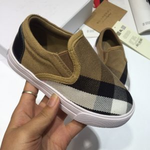 Burberry shoes - Image 9