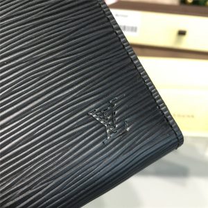 LOUIS VUITTON ZIPPY - Image 4