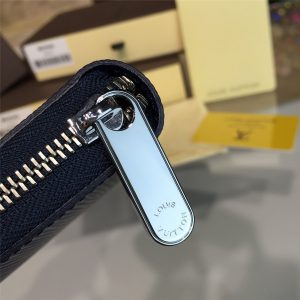 LOUIS VUITTON ZIPPY - Image 6