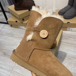 UGG boots - Image 4