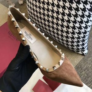 Valentino Rockstud Pumps - Image 7